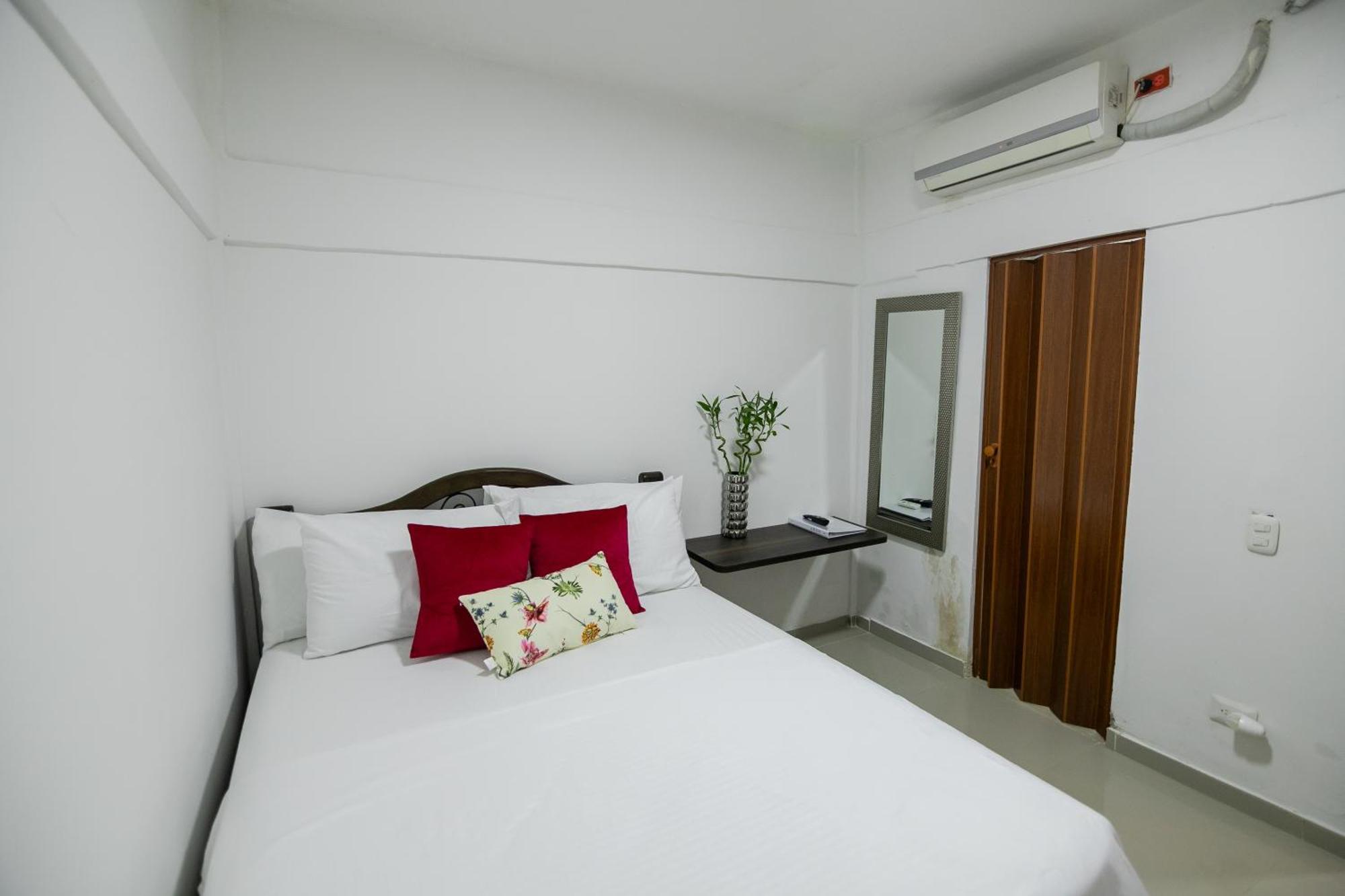 Hospedaje Rosa Blanca Cartagena ภายนอก รูปภาพ
